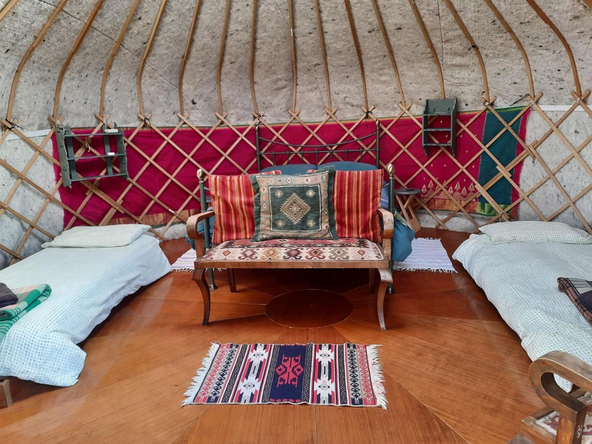Hotel Ceridwen Glamping, Double Decker Bus And Yurts Llandysul Exterior foto