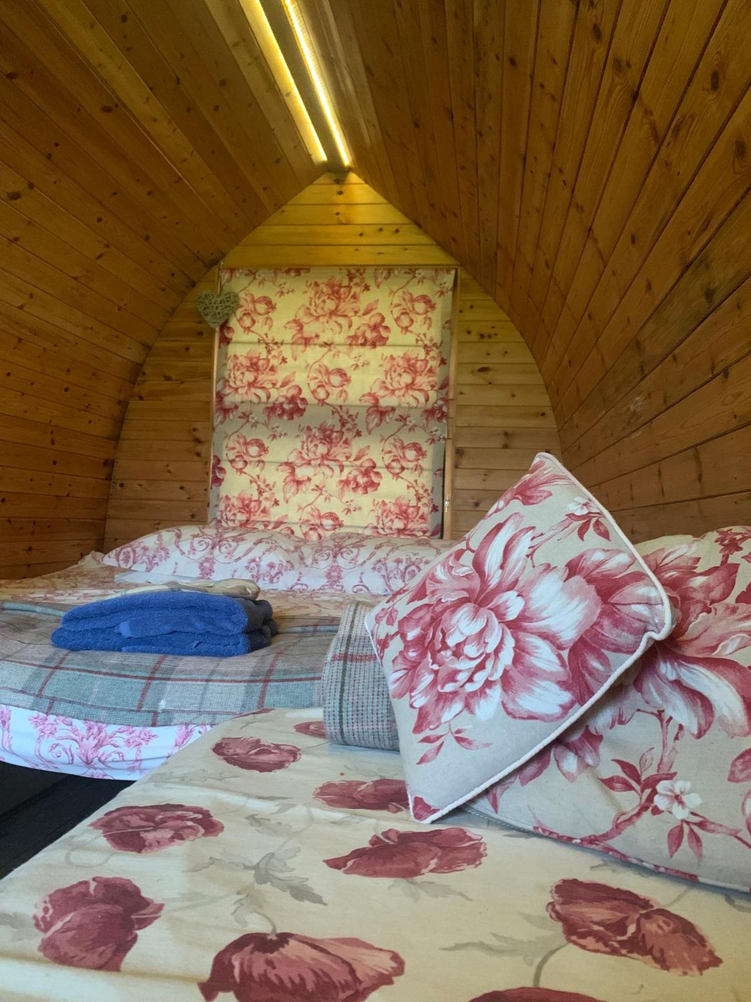 Hotel Ceridwen Glamping, Double Decker Bus And Yurts Llandysul Exterior foto